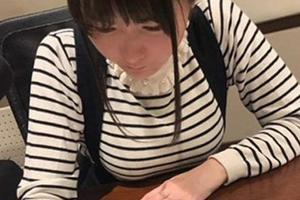 美女聲優竹達彩奈握筆姿勢被吐槽，傲人身材更吸睛