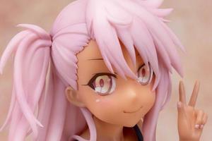 《魔法少女伊莉雅》小黑泳裝模型，褐色肌膚火辣誘人