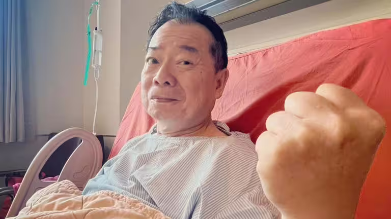 廖峻中風送醫搶救。(圖/翻攝自廖錦德臉書) 廖峻中風送醫搶救。(圖/翻攝自廖錦德臉書)