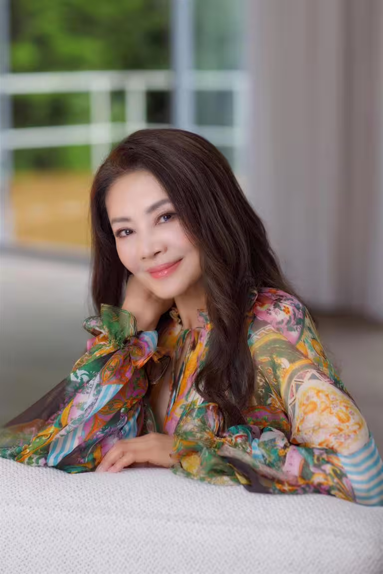 「美魔女歌手」Rita睽違2年即將推出新專輯,今(1)日搶先推出歌曲〈打勾勾〉。(圖/艾迪昇提供) 「美魔女歌手」Rita睽違2年即將推出新專輯,今(1)日搶先推出歌曲〈打勾勾〉。(圖/艾迪昇提供)