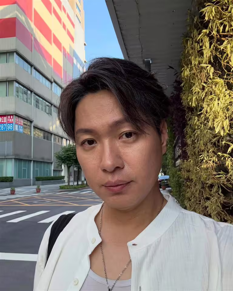 黃少谷為扛家計身兼多職。(圖/翻攝自臉書) 黃少谷為扛家計身兼多職。(圖/翻攝自臉書)