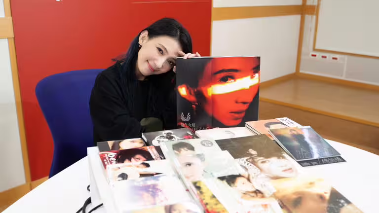 創作無數的戴佩妮,對於被說「歌紅人不紅」並不在意。(圖/Hit Fm聯播網提供) 創作無數的戴佩妮,對於被說「歌紅人不紅」並不在意。(圖/Hit Fm聯播網提供)