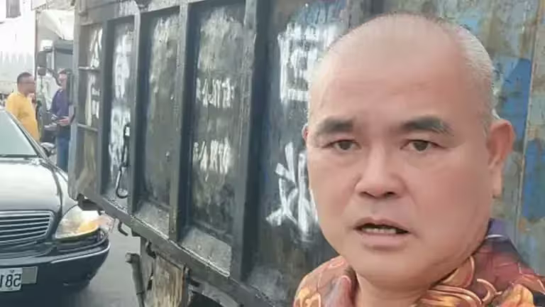 ▲本土劇《台灣龍捲風》的演員黑支(陳清達,如圖),今(8)日凌晨妻子開車經過彰化市區時,被警方發現車牌與駕駛車型不同,要求他們接受臨檢,沒想到他不僅不服法,還嗆警察:「你們有搜索票嗎?」(圖/黑支臉書) ▲本土劇《台灣龍捲風》的演員黑支(陳清達,如圖),今(8)日凌晨妻子開車經過彰化市區時,被警方發現車牌與駕駛車型不同,要求他們接受臨檢,沒想到他不僅不服法,還嗆警察:「你們有搜索票嗎?」(圖/黑支臉書)
