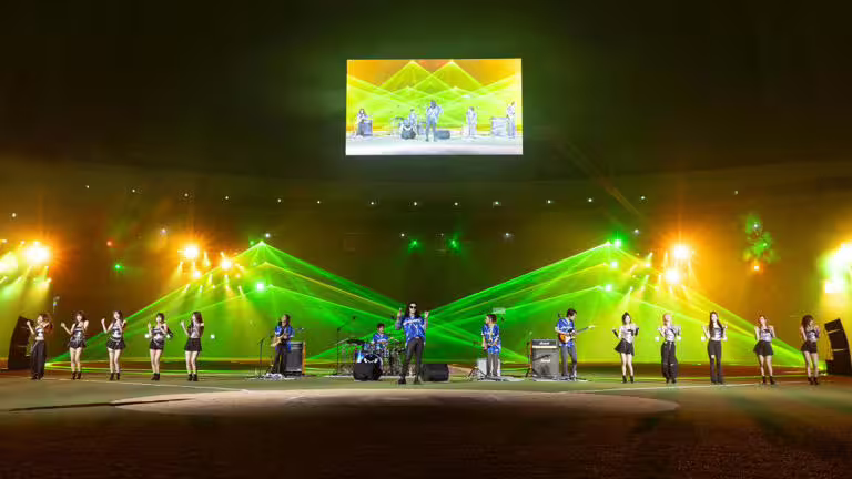 麋先生和Fubon Angels合作演出歌曲〈天生寂寞〉。(圖/相信音樂提供) 麋先生和Fubon Angels合作演出歌曲〈天生寂寞〉。(圖/相信音樂提供)