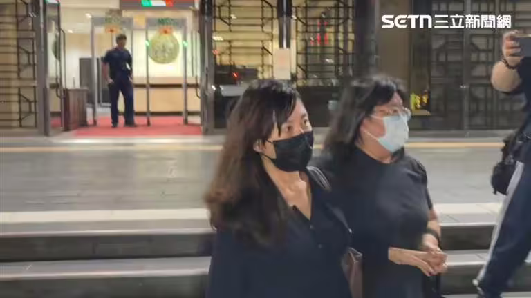 「仙塔律師」李宜諪遭控涉嫌利用陪偵機會,外洩偵訊內容給靈骨塔吸金案其他未到案成員。(圖/翻攝畫面) 「仙塔律師」李宜諪遭控涉嫌利用陪偵機會,外洩偵訊內容給靈骨塔吸金案其他未到案成員。(圖/翻攝畫面)