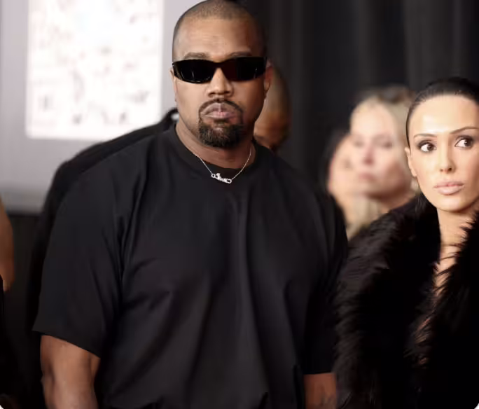 美國饒舌歌手 Kanye West 近日因爭議性的新歌《Heil Hitler》，遭澳洲內政部取消簽證，禁止入境。   圖：翻攝自 X NEXTA
