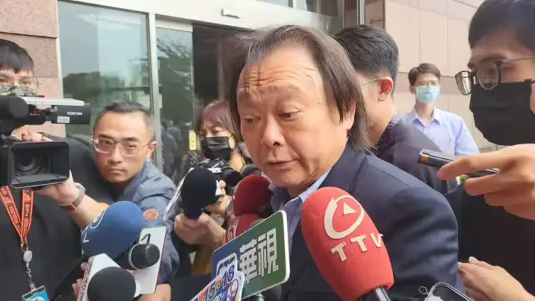 ▲王世堅諷刺,不同的節目、不同情境下,那樣的節目,我不多批評,「我只批評有格調的人、有格調的節目,沒有格調我是不會批評的」。(圖/記者陳佩君攝,2025.07.09) ▲王世堅諷刺,不同的節目、不同情境下,那樣的節目,我不多批評,「我只批評有格調的人、有格調的節目,沒有格調我是不會批評的」。(圖/記者陳佩君攝,2025.07.09)