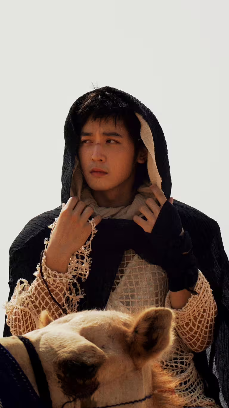 小樂在杜拜拍攝MV。(圖/華納音樂提供) 小樂在杜拜拍攝MV。(圖/華納音樂提供)