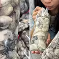 拿粗吸管！情侶狂喝「神秘袋裝飲料」？路人圍觀愣：太大膽
