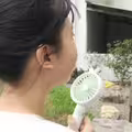 她驚見捷運站「台人手拿1物」散熱 網推爆：日韓妹也超愛