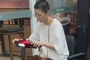曹雅雯突剃平頭！「憔悴顧病父」許富凱不忍發聲：很心疼她