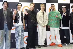林志玲陪3歲兒唱跳表演 AKIRA笑喊要兒子當主唱