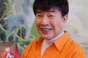 85歲謝雷三度心肌梗塞！演場會一半左胸劇痛後台倒地 歌后出手救回一命