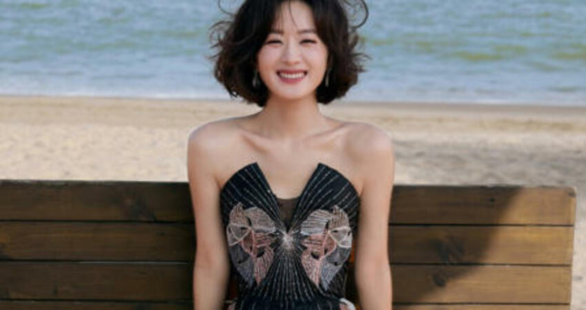 趙麗穎官方美照「驚見6根腳趾」 網嚇傻：連這都要P圖？