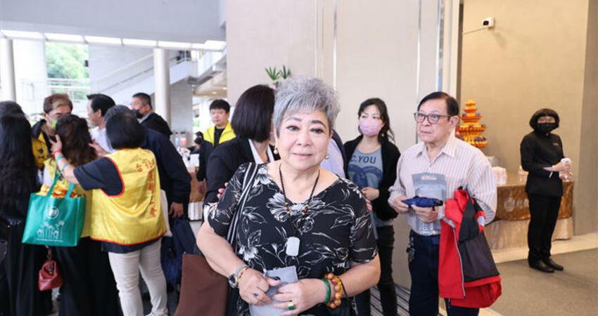 曾傳欠債、罹癌消失多年！「鳥來嬤」吳敏現身石英告別式 健康現況曝光