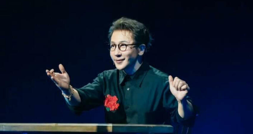 昔證實罹肺腺癌！48歲劉謙孤獨現身醫院「神情落寞」全被拍 近況曝光