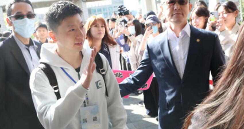 馬龍現身陽明交大音樂交流 粉絲攜娃排隊搶拍「一眼滿足」