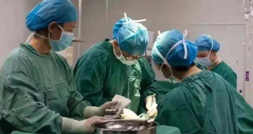 剖腹生下龍鳳胎　產婦縫合突大叫「等一下！」醫一看嚇傻了