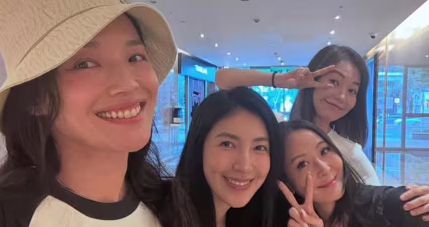 舒淇自拍美照！意外捕捉兩大女星躲在後面 佔首位臉還是超小超美