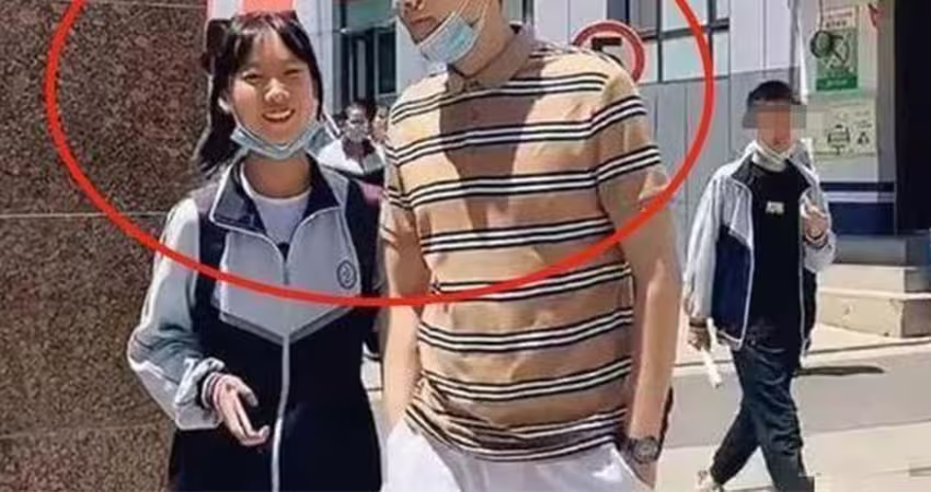 爸爸去接高中女兒下課　長太帥「被老師誤會是男友」急跟媽媽告狀！照片曝光