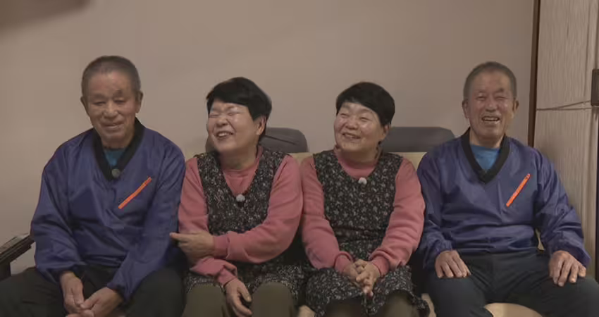 雙胞胎跟雙胞胎結婚！相親8次找到真愛　兄弟娶姊妹和樂同居54年