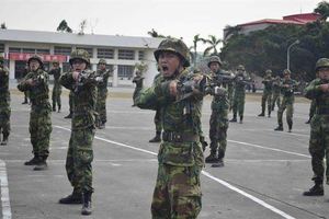 天兵覺得「4個月兵役太長」想提早退伍直接跳樓，不只摔傷還被起訴！