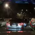 爆行車糾紛　駕駛遭攔車亮刀