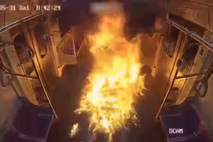 地鐵車廂陷火海！6旬男竟潑油縱火　原因曝光