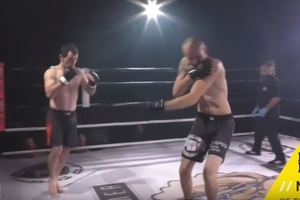 MMA比賽對手的肩膀突然脫臼，他立馬上前「順手一拉」被全場觀眾讚爆！