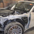 「BMW撞成廢鐵」能怎樣？這位俄羅斯人利用超神技術，把「廢鐵修復成了新車」還配上「獨特色系」，帥呆了！