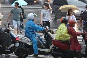 出門帶傘！20縣市發布大雨特報　雨神午後收工各地逐轉晴