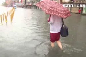 母女暴雨中觸電身亡　央視保命教學「單腳跳離開」…網罵翻