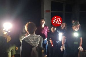 【影】恐怖！廢棄宿舍探險…窗戶驚現「亡靈」 網嚇傻：超明顯