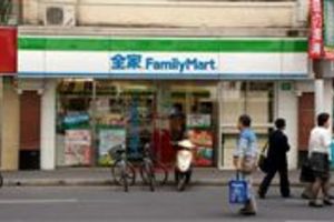 網友表示日前去超商，看見平時總是笑臉迎人「古錐」女店員，正與一名客人發生爭執。客人一開始不斷言語攻擊女店員，甚至還拿手機...