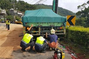 騎士頭遭輾慘死　肇事貨車酒駕被吊照