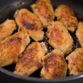 青咖喱煎雞翼,用青咖喱醬來醃雞翼十分方便，是絕佳的特色派對小食。