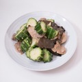 絲瓜木耳炒肉片  絲瓜具有清熱之效，配上木耳和肉片同炒，是一道十分健康的家常小菜。