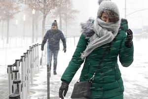 「炸彈氣旋」暴風雪轟炸美國東北部 紐約市進入緊急狀態 三大機場停飛