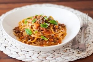 [Eng Sub] 番茄肉酱意面 Bolognese Linguine Recipe