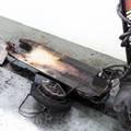 電動腳踏車爆炸起火 男子30%燒傷，破窗「懸掛」10樓外求生！