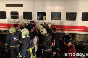 普悠瑪出軌／310乘客驚恐翻覆！台北車站大亂　下行列車僅通到宜蘭  