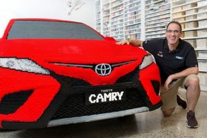 真正 LEGO 大師，用 LEGO 砌出 1：1 豐田 Camry