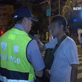 男自撞分隔島砸車 鬧警拖酒測超脫序 