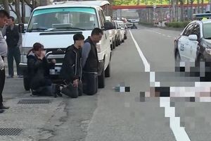 警父遭2車撞倒輾斃…兒見屍體跪地痛哭 肇事者竟是「義子」