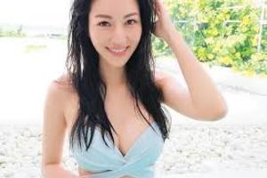 曾莞婷未修圖照曝光　美胸彈出辣翻天