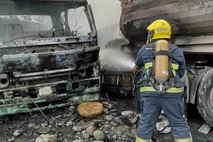 屏東砂石車對撞起火 火勢撲滅見一焦屍