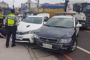 車輛拒攔查 警朝車輪開3槍制伏