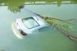 車被淹如何開車門？請轉發擴散，功德無量~~