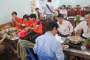 男子到越南出差，主人熱情招待他到一家熱門餐廳，沒想到他才踏進去就在門口吐了出來！太變態了！