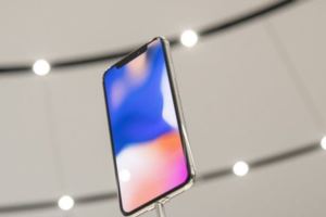 iPhoneX才開賣沒幾天就出現「螢幕烙痕」，蘋果自爆OLED螢幕本身有嚴重問題！